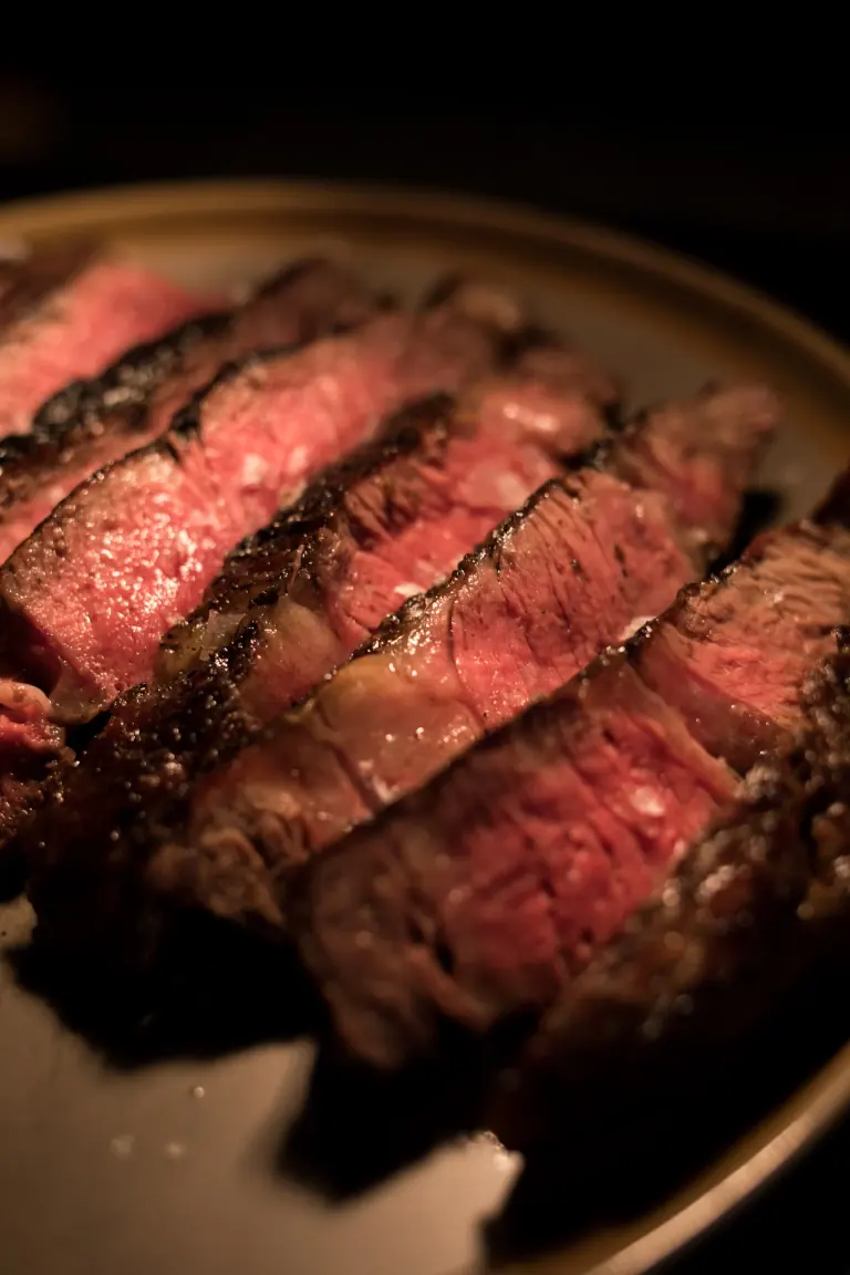 Nakrájený steak medium rare